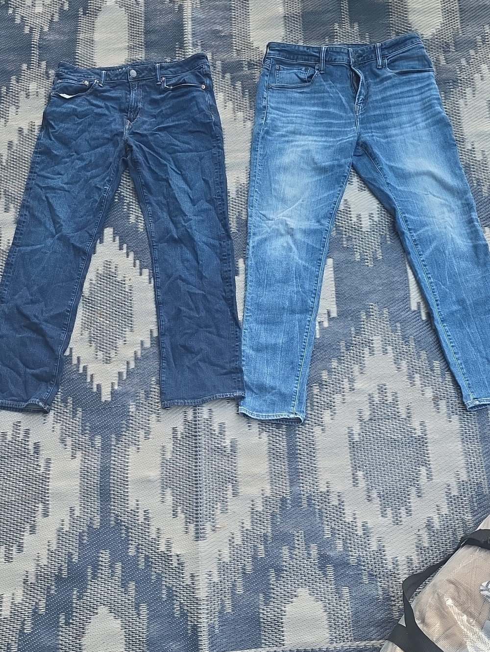 Men's American Eagle Lot. Blue Denim Jeans - Classic Indigo and Light Wash